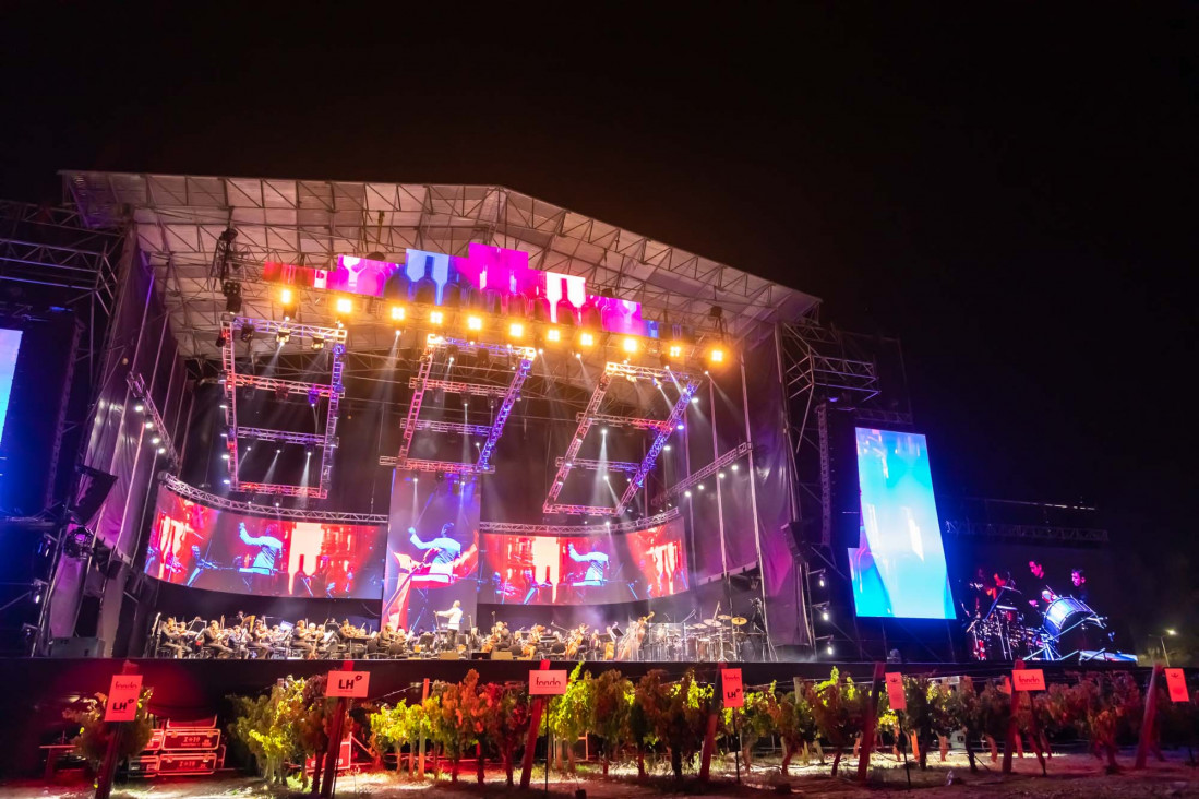 imagen Divididos, la Sinfónica de la Universidad y músicos mendocinos ofrecerán un concierto épico en los viñedos del aeropuerto